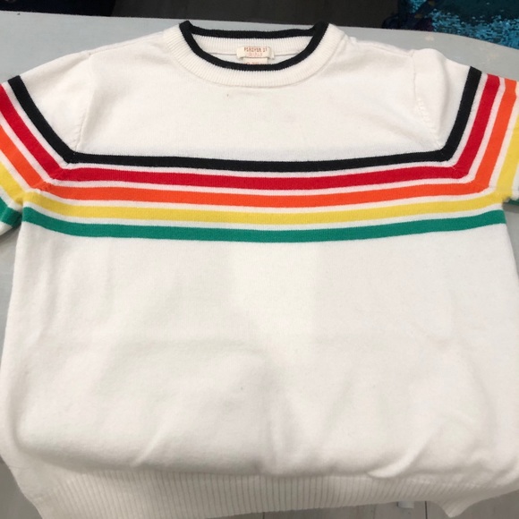 Sweater and house slippers - Picture 9 of 16